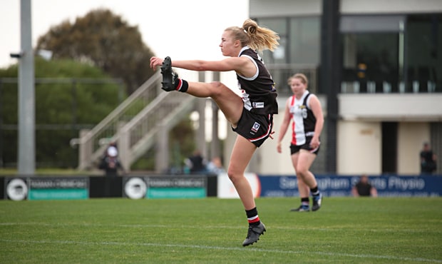 Peta Searle's Southern Saints came hard at Melbourne Uni but couldn't land the finishing blow. - St Kilda Saints,AFLW